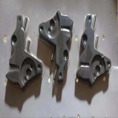 CUTTER-COMPL(SCISSOR)J5304-49012-0C는 SUPPORT-COMPL (캠 판) J5304-11011-0B를 TUCKER